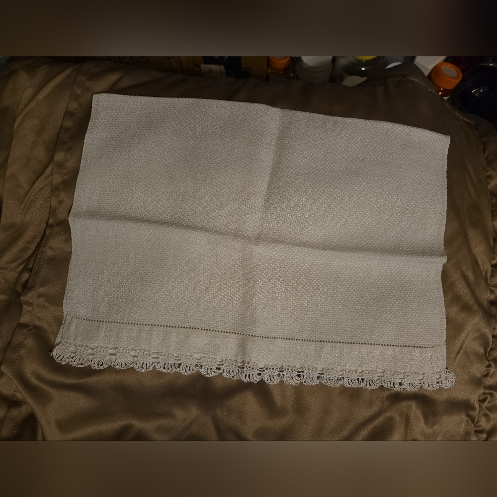 Vintage Linens Lot, Includes Linen Cloth Napkins - Picture 3 of 7